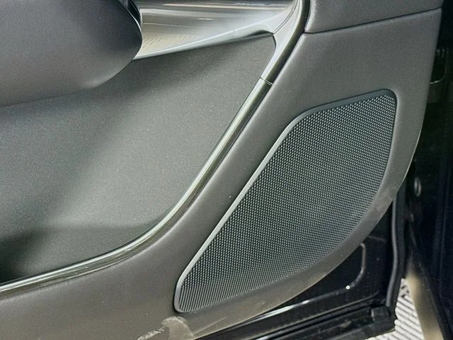 New 2026 Carpathian Grey Land Rover SE image 21
