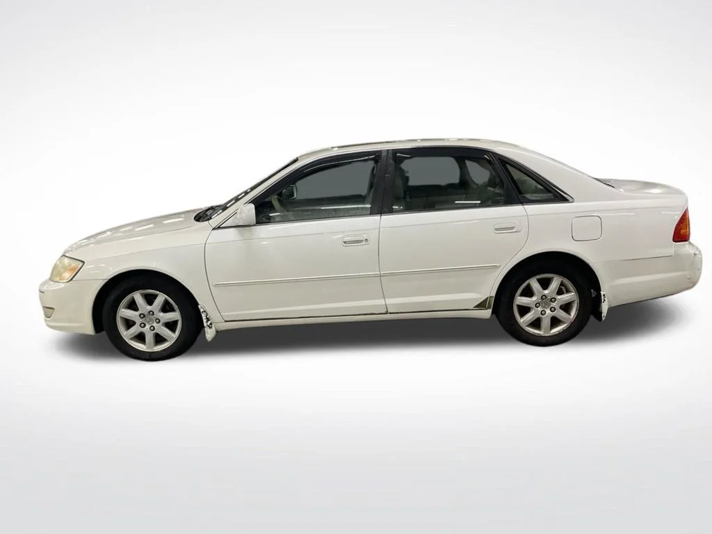 Used 2002 White Toyota XL image 8