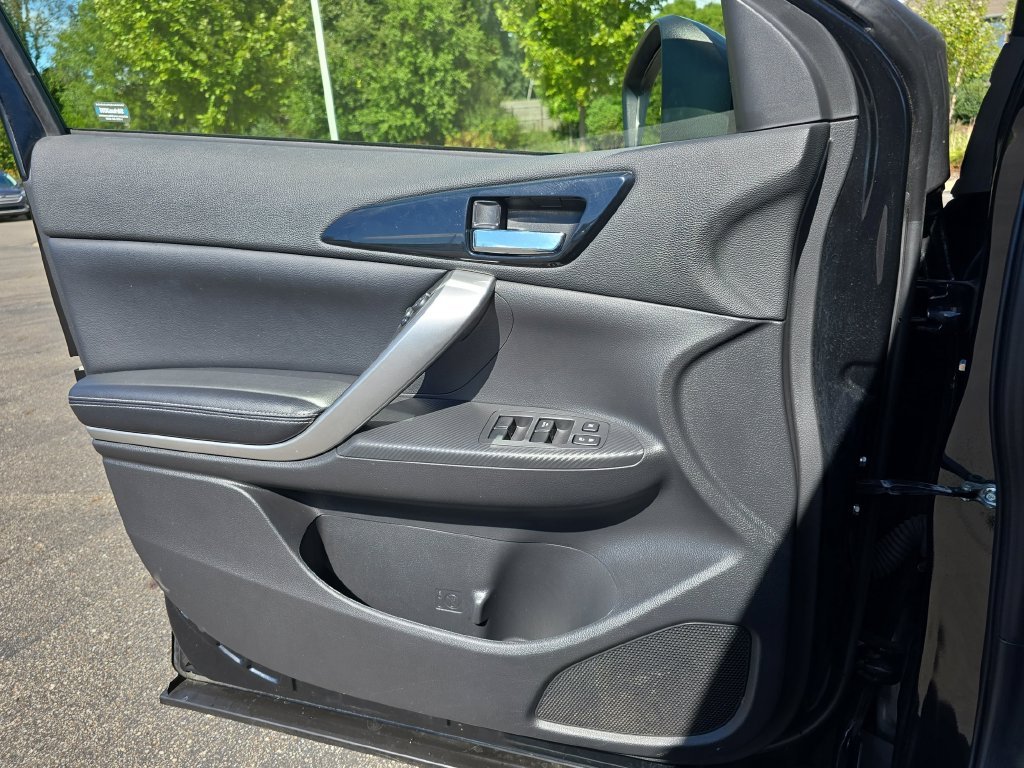 Used 2022 Black Mitsubishi SE image 28