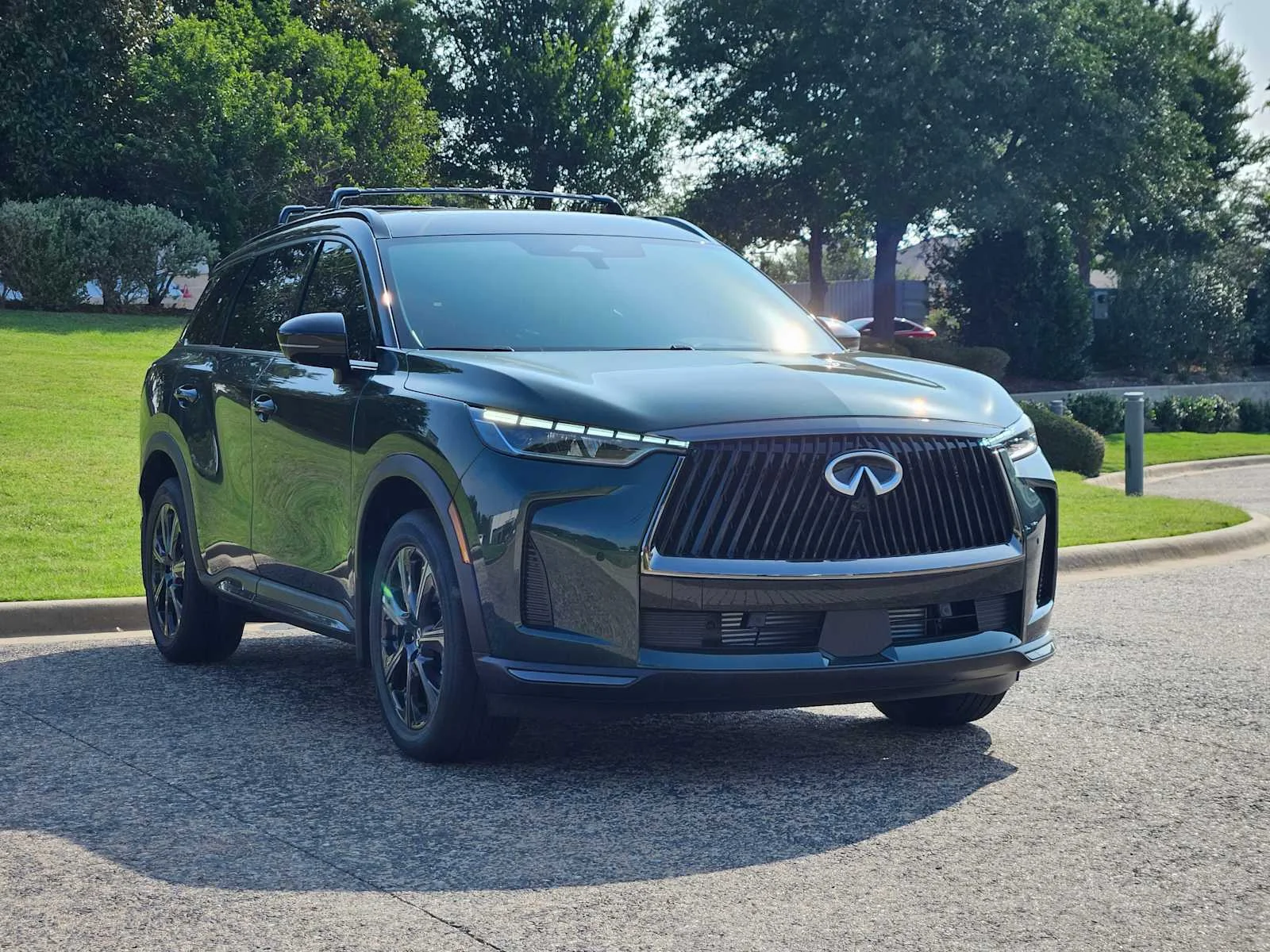New 2027 2T DEEP EMRLD INFINITI Autograph AWD image 2