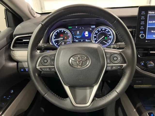 Used 2021  Toyota XLE image 12