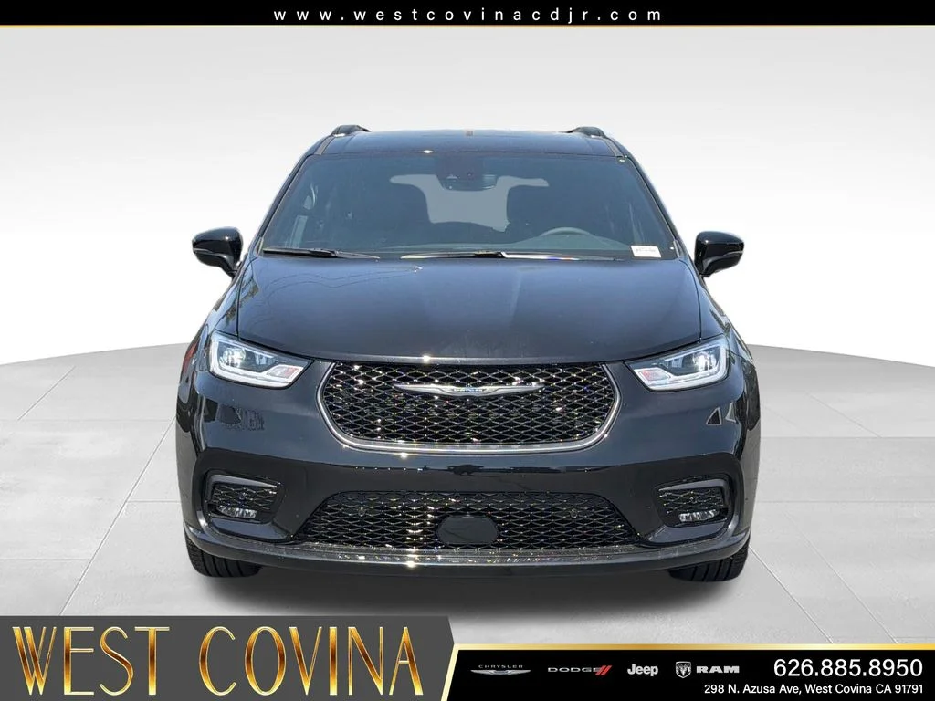 New 2026 Diamond Black Crystal Pearl-Coat Exterior Paint Chrysler Select image 8