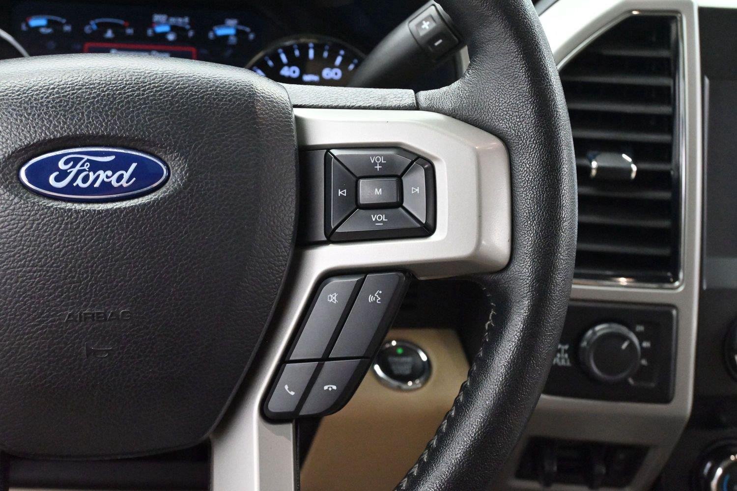 Used 2019 White Platinum Metallic Tri-Coat Ford Lariat image 16