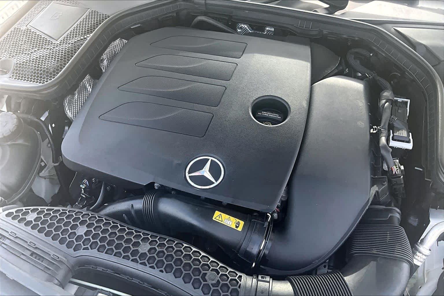 Used 2021 designo Diamond White Metallic Mercedes-Benz C 300 image 31