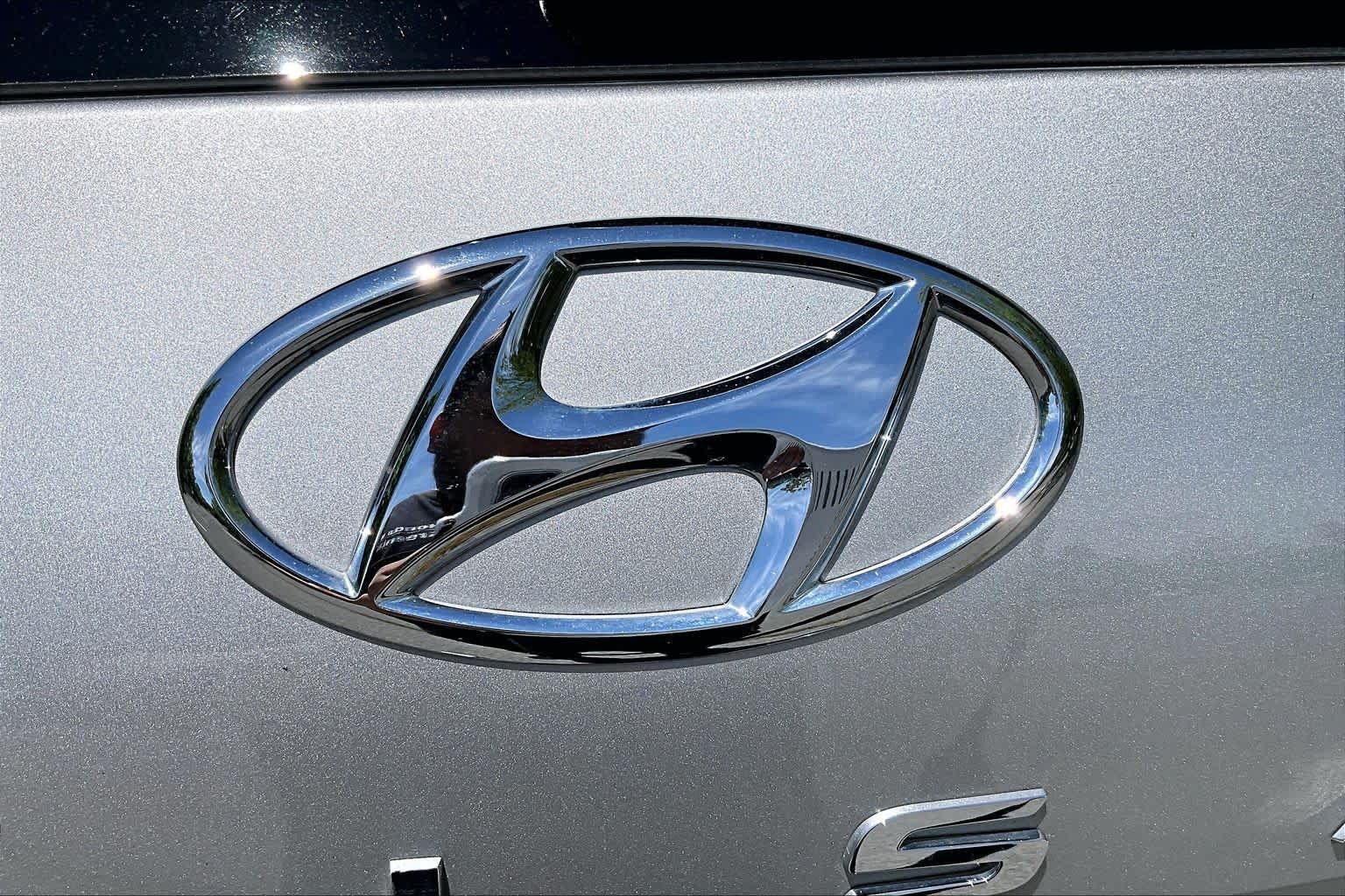 Used 2025 Typhoon Silver Hyundai SEL image 10