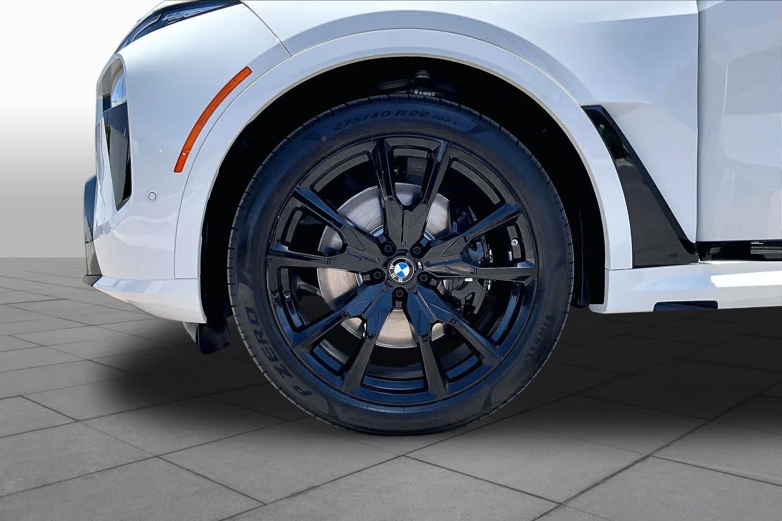New 2027 Alpine White BMW M60i image 10