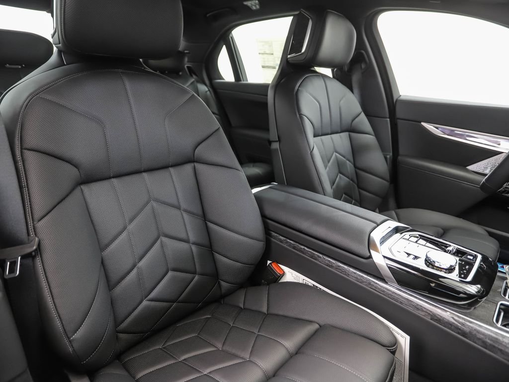 Used 2025 Gray Metallic BMW 760i xDrive image 33