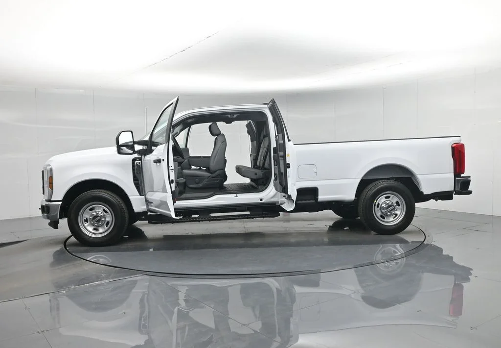 New 2026 Oxford White Ford XL image 33
