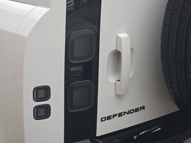 New 2026 Fuji White LAND ROVER S image 23
