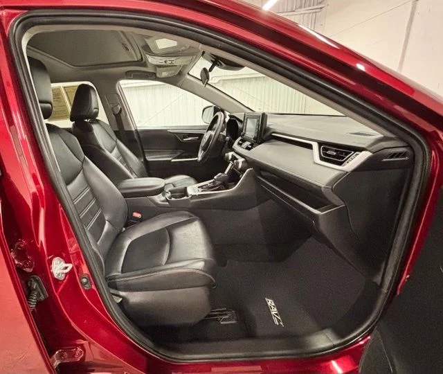 Used 2021 Red Toyota XLE Premium image 18