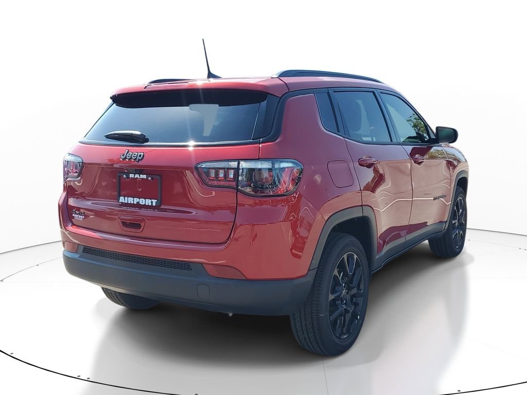 New 2026 Red Hot Pearl-Coat Exterior Paint Jeep Latitude image 4