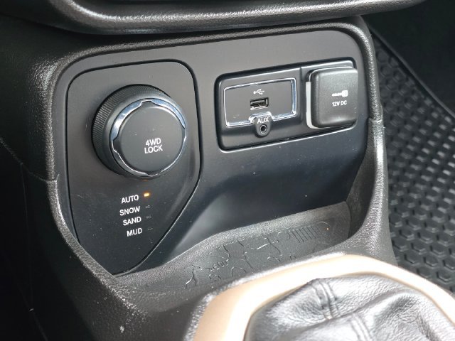2016 Jeep Renegade 75th Anniversary Edition - Photo 32