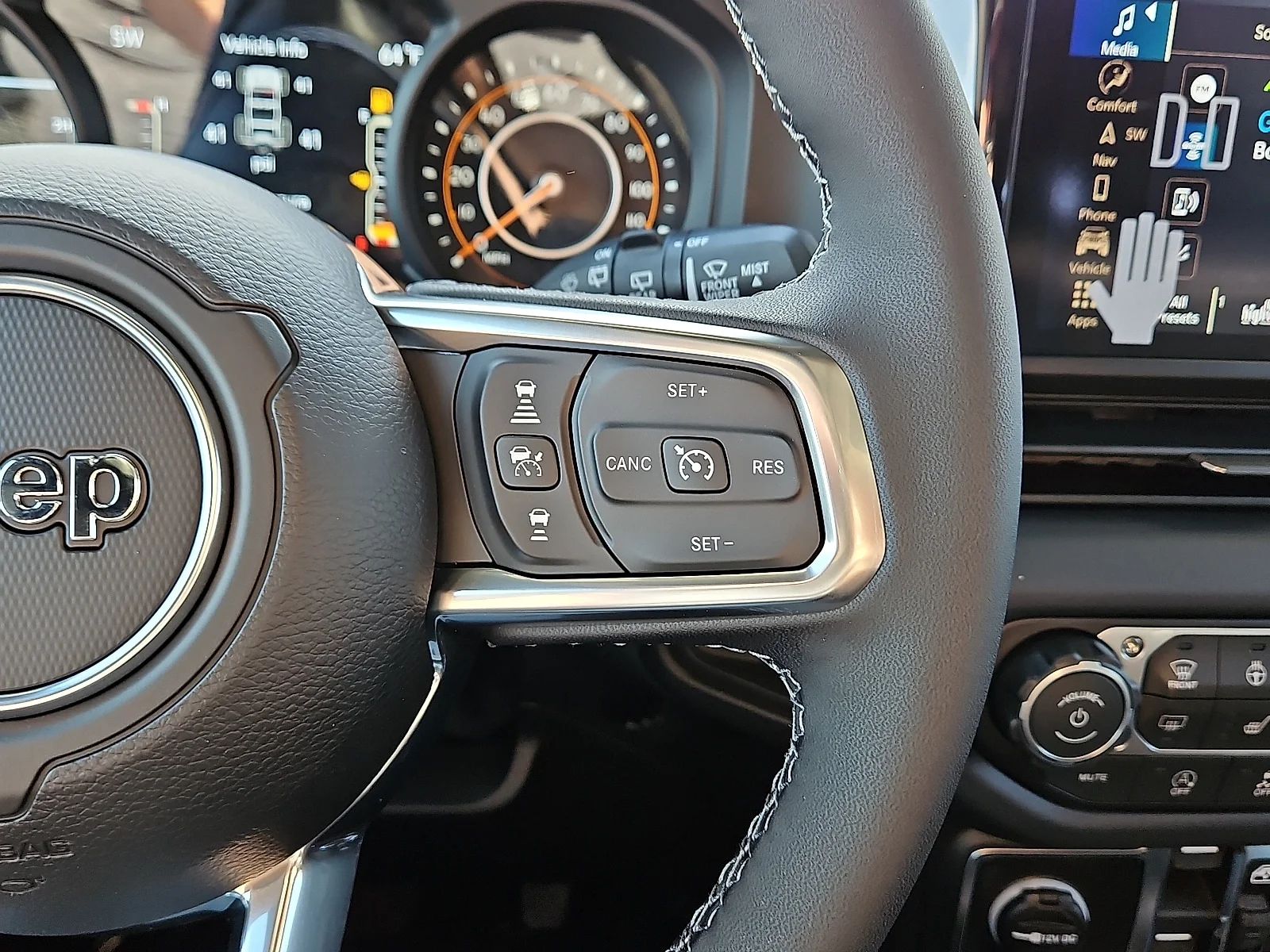 New 2026 41 Jeep 4-DOOR SAHARA image 18