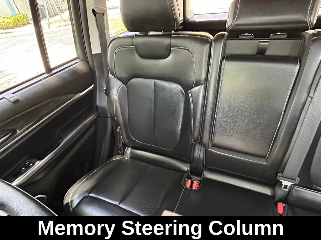 Used 2023 Silver Jeep 4xe image 12
