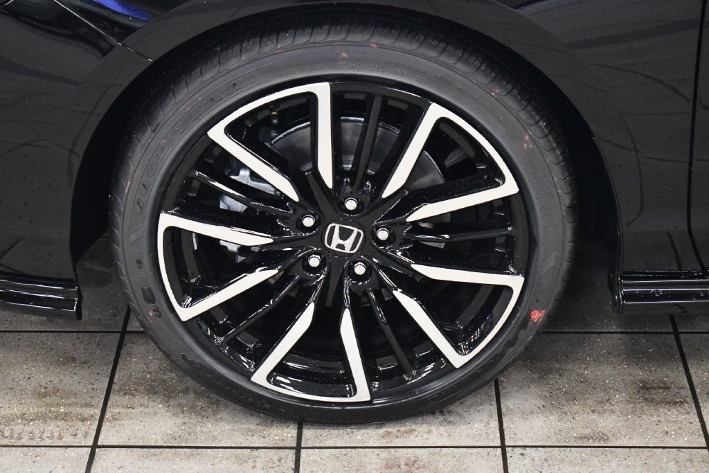 New 2026 Crystal Black Pearl Honda Touring image 7