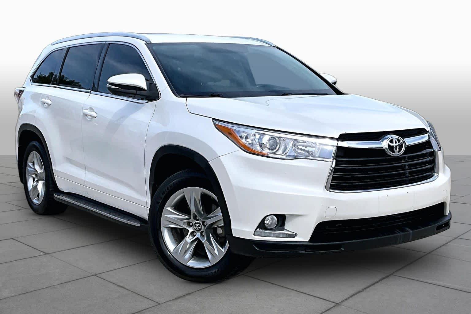 Used 2016 Blizzard Pearl Toyota Limited image 2