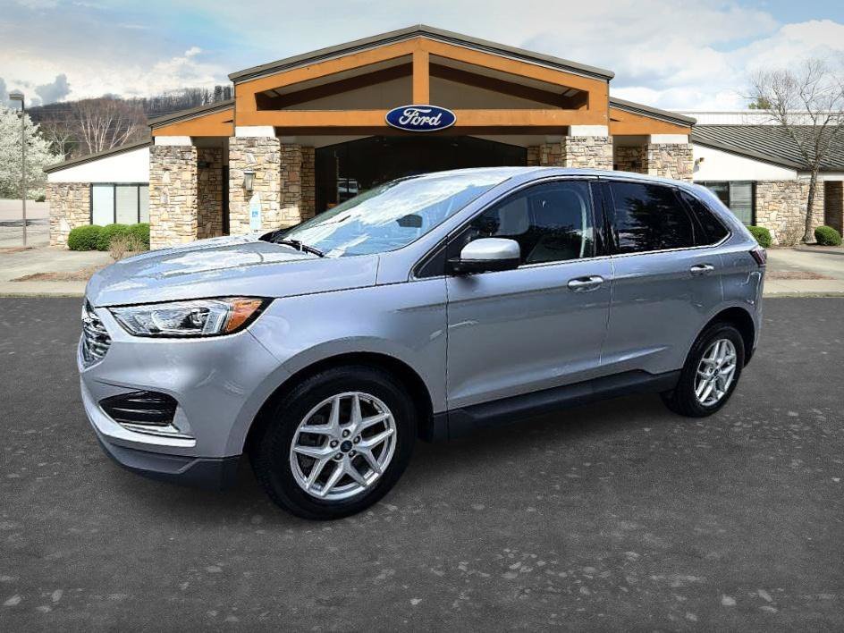 Used 2022 Silver Metallic Ford SEL image 1