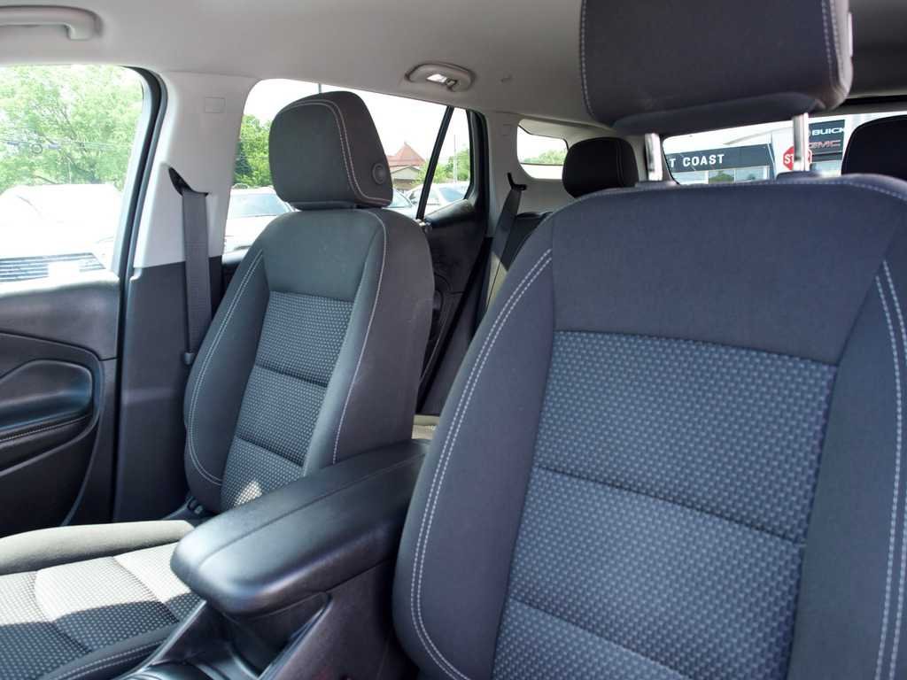 Certified Used 2024 Summit White GMC SLE image 18