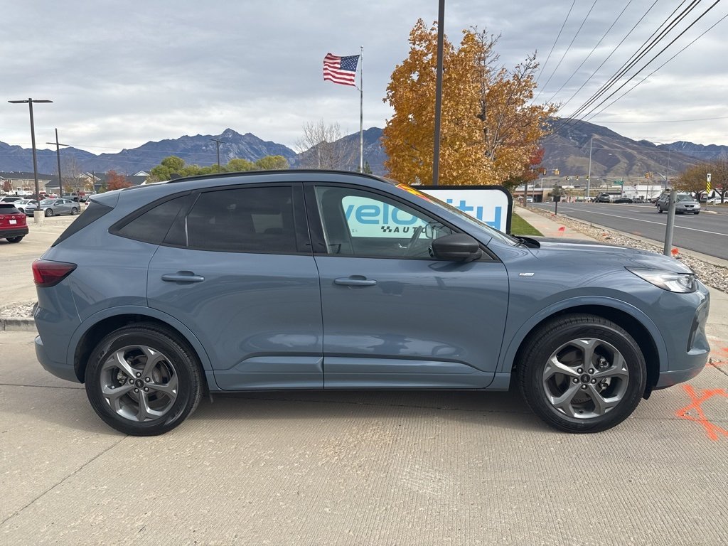 2023 Ford Escape ST-Line photo 2