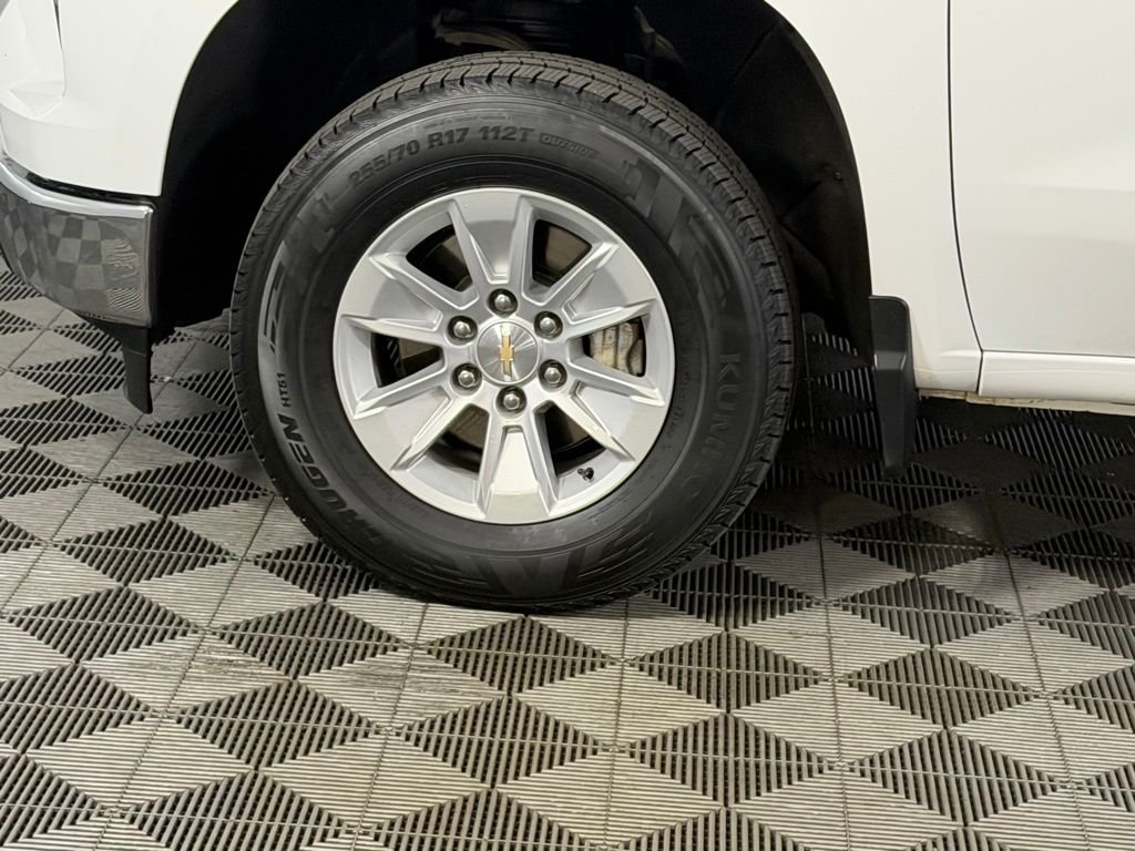 Used 2025 White Chevrolet LT image 12