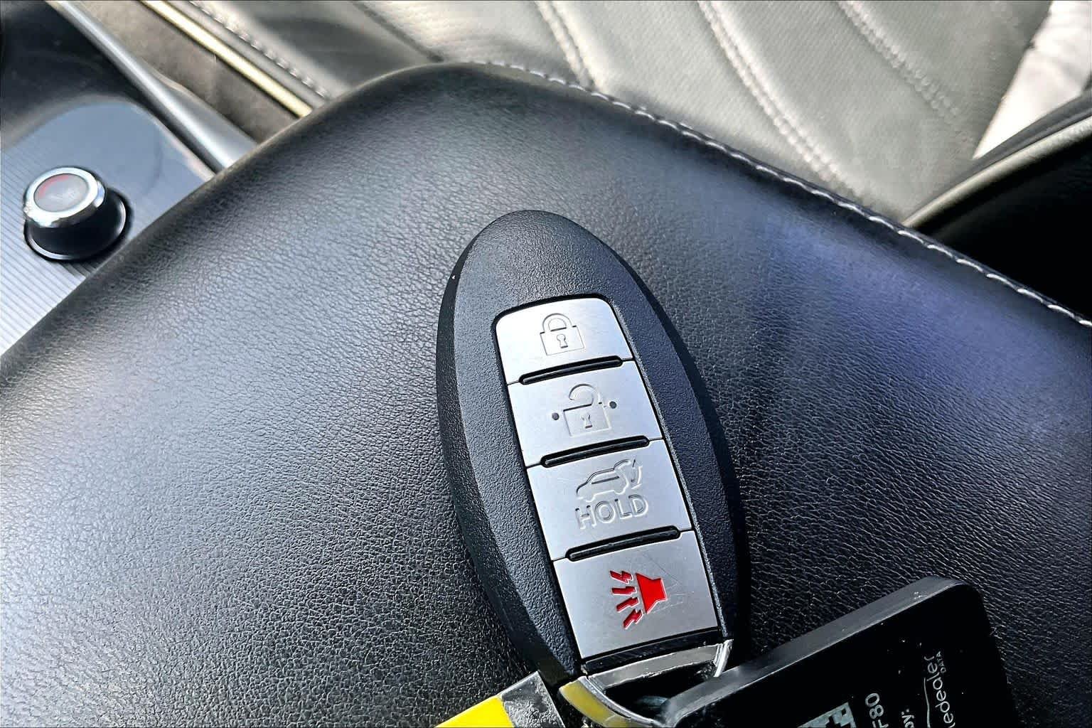 Used 2017 Liquid Platinum INFINITI  image 15