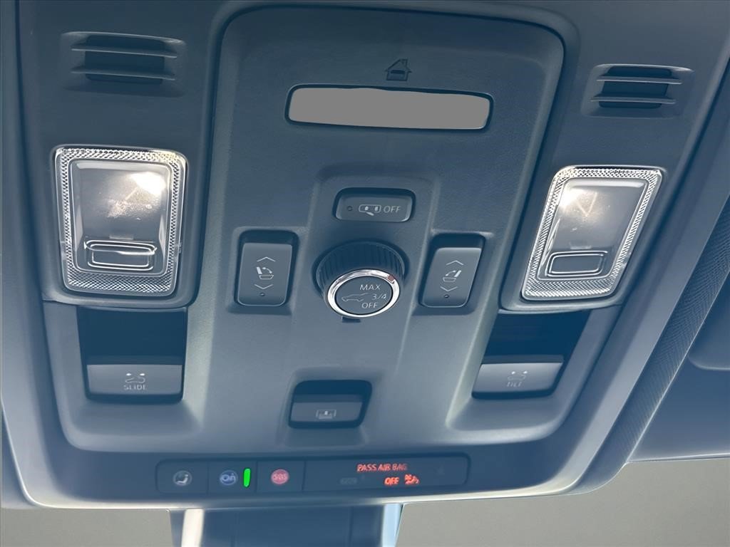 Used 2022 White Frost Tricoat GMC AT4 image 29