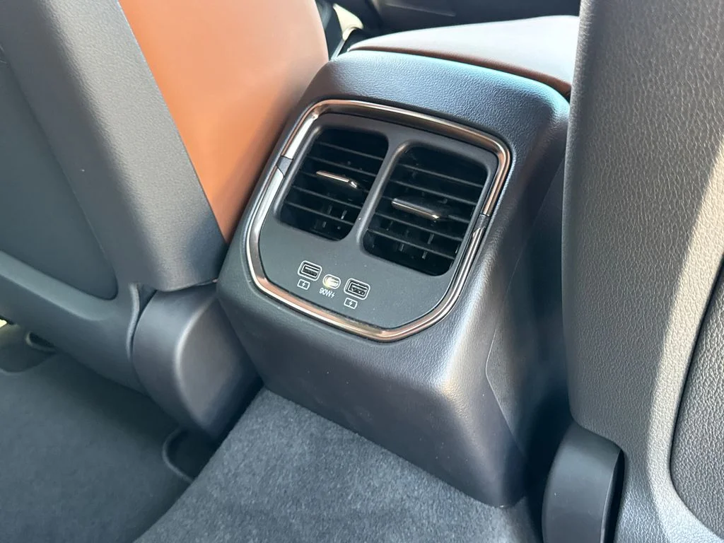 2025 VinFast VF 8 Plus - Photo 19