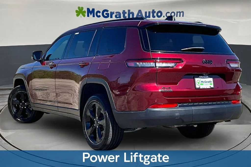 Used 2025 Red Jeep Altitude image 5