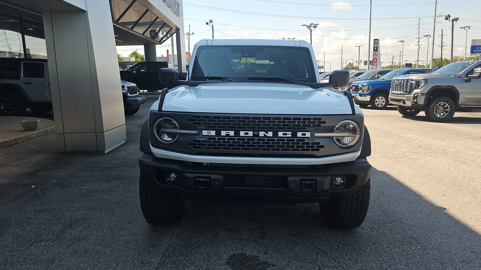 New 2026 Oxford White Ford Badlands 4WD image 7