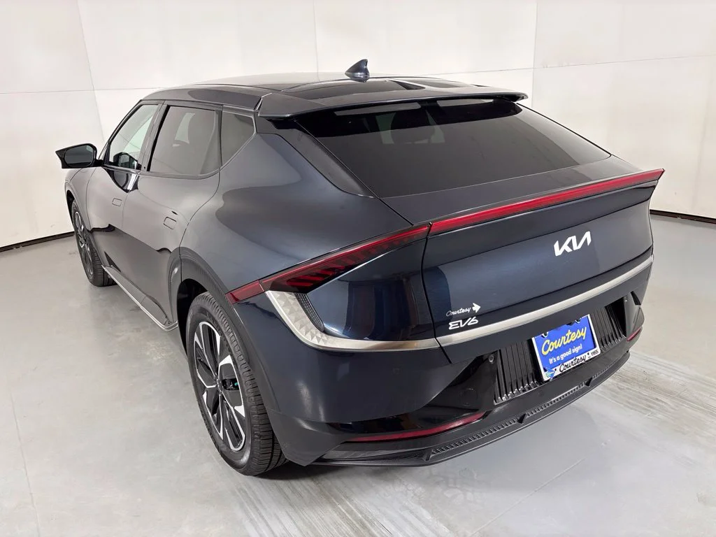 Used 2023 Blue Kia Wind image 6