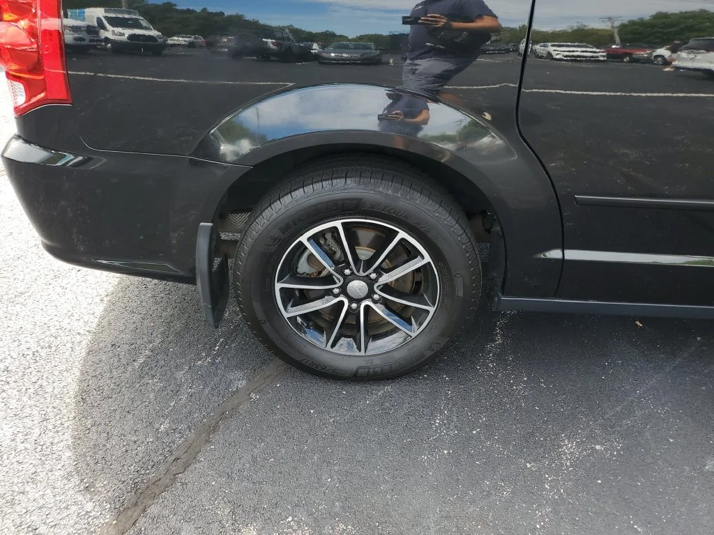 Certified Used 2016 Black Dodge R/T image 6