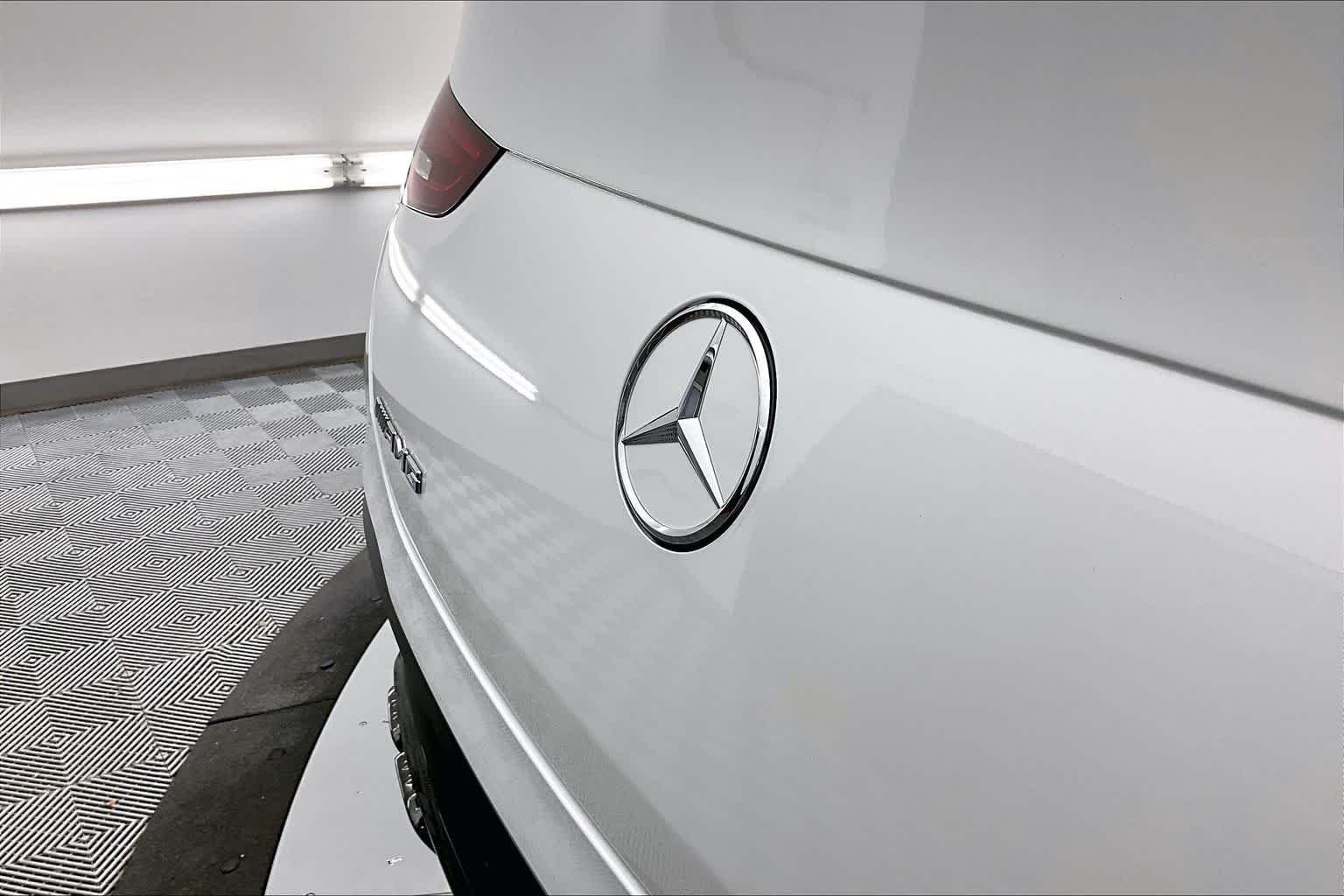 New 2026 MANUFAKTUR Moonlight White Metallic Mercedes-Benz AMG® GLE 63 S 4MATIC+ Coupe image 22