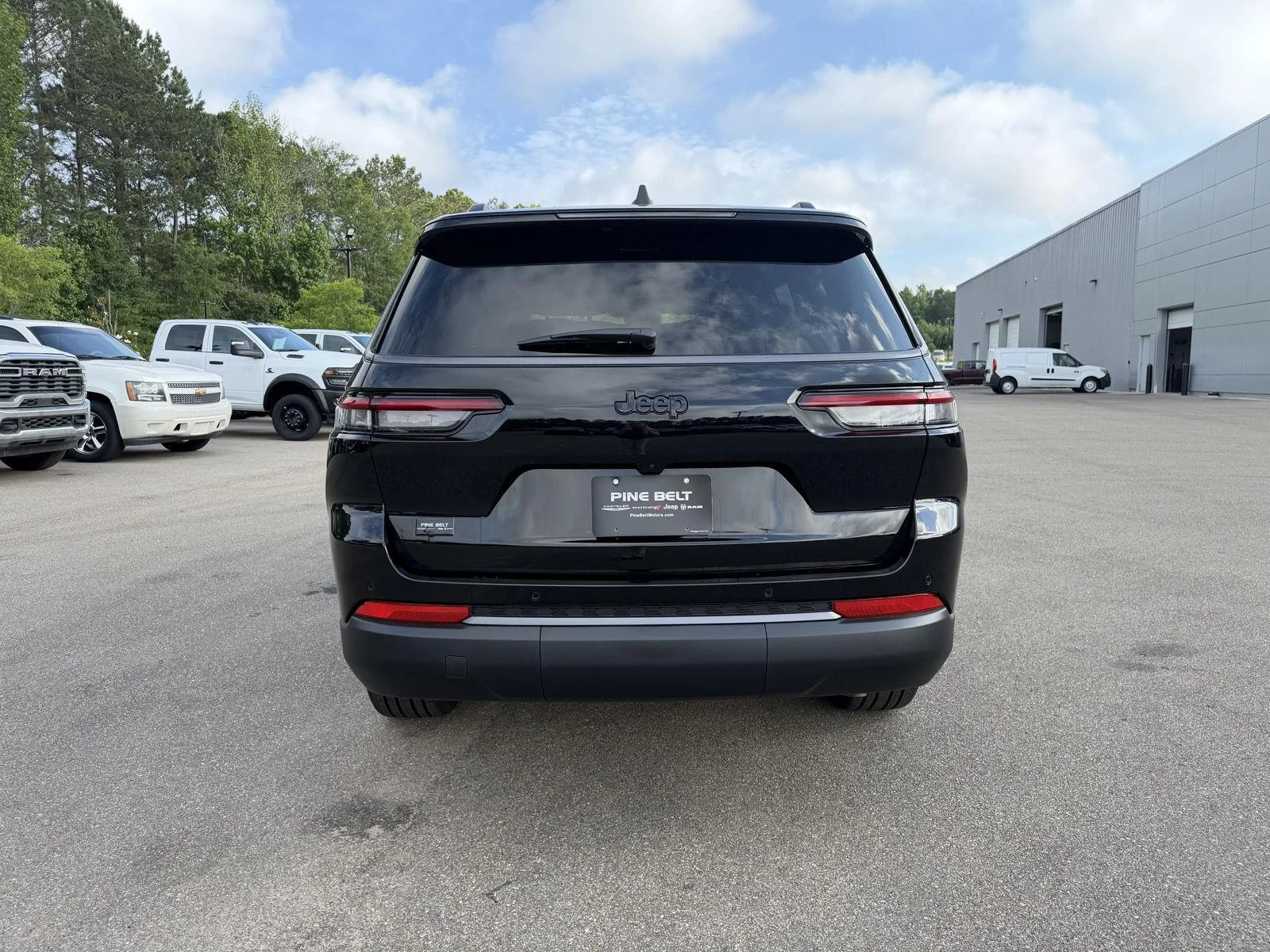 New 2026 Diamond Black Crystal Pearl-Coat Exterior Paint Jeep Limited image 5