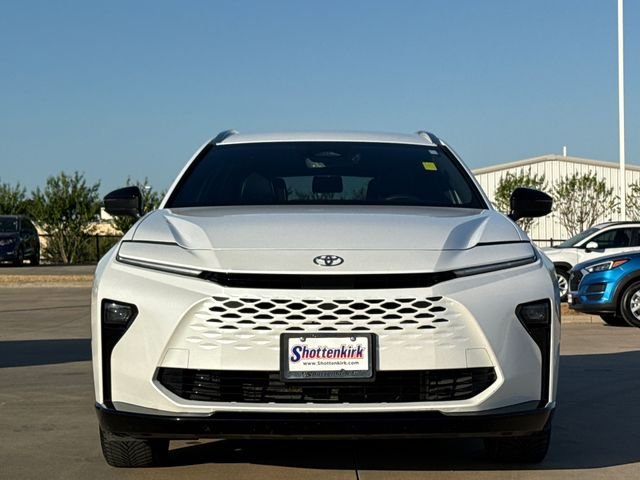 Used 2025 White Toyota XLE image 2