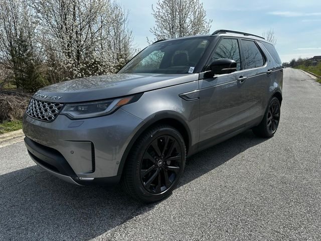 2026 Land Rover Discovery P300 S's photo