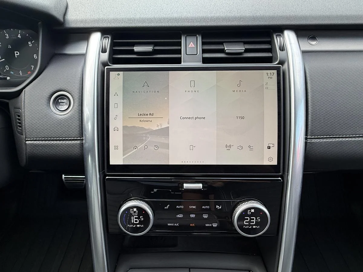 Used 2024 Black Land Rover Dynamic Se image 28