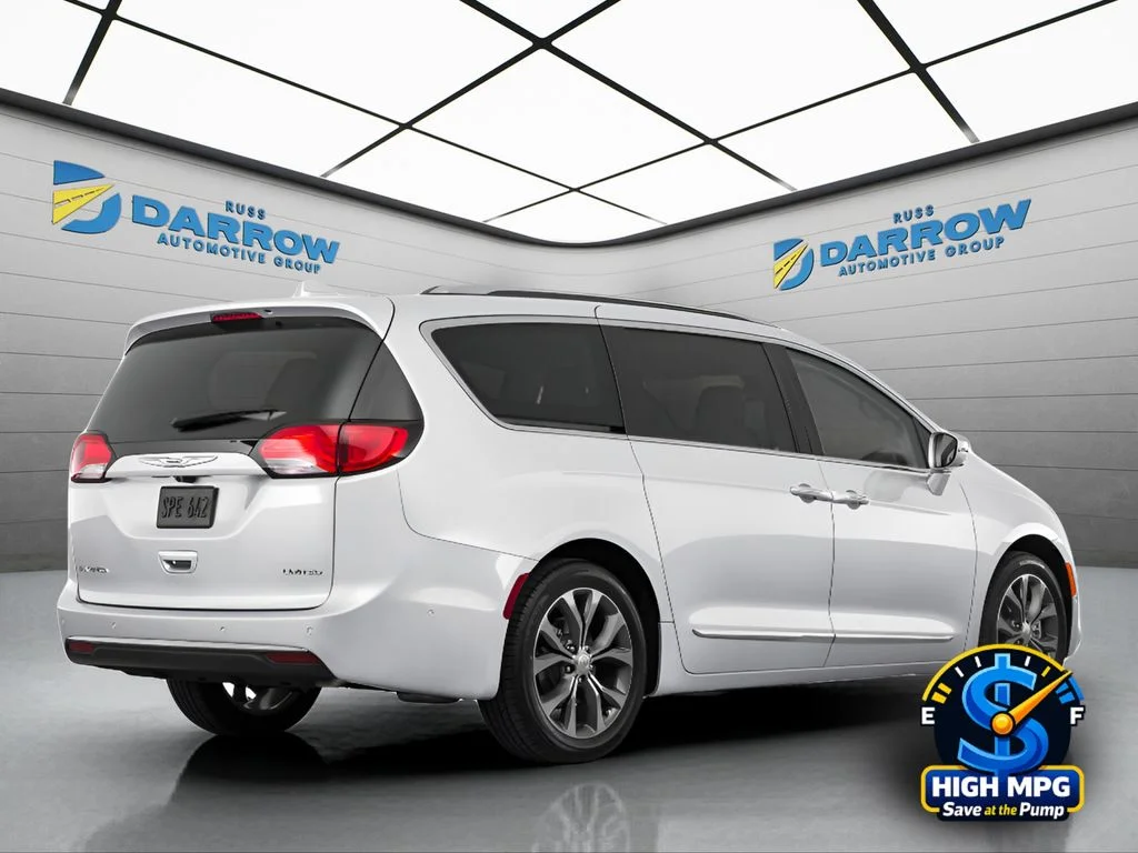 Used 2018 White Chrysler L image 3