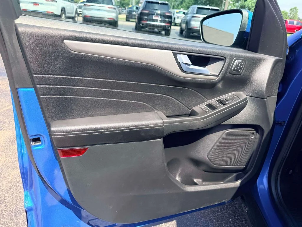 Used 2021 Blue Ford SEL image 11