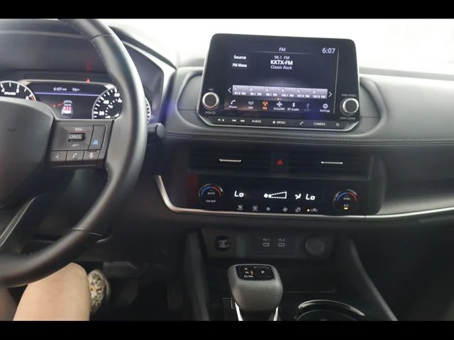 Used 2025 Beige/tan Nissan SV image 17