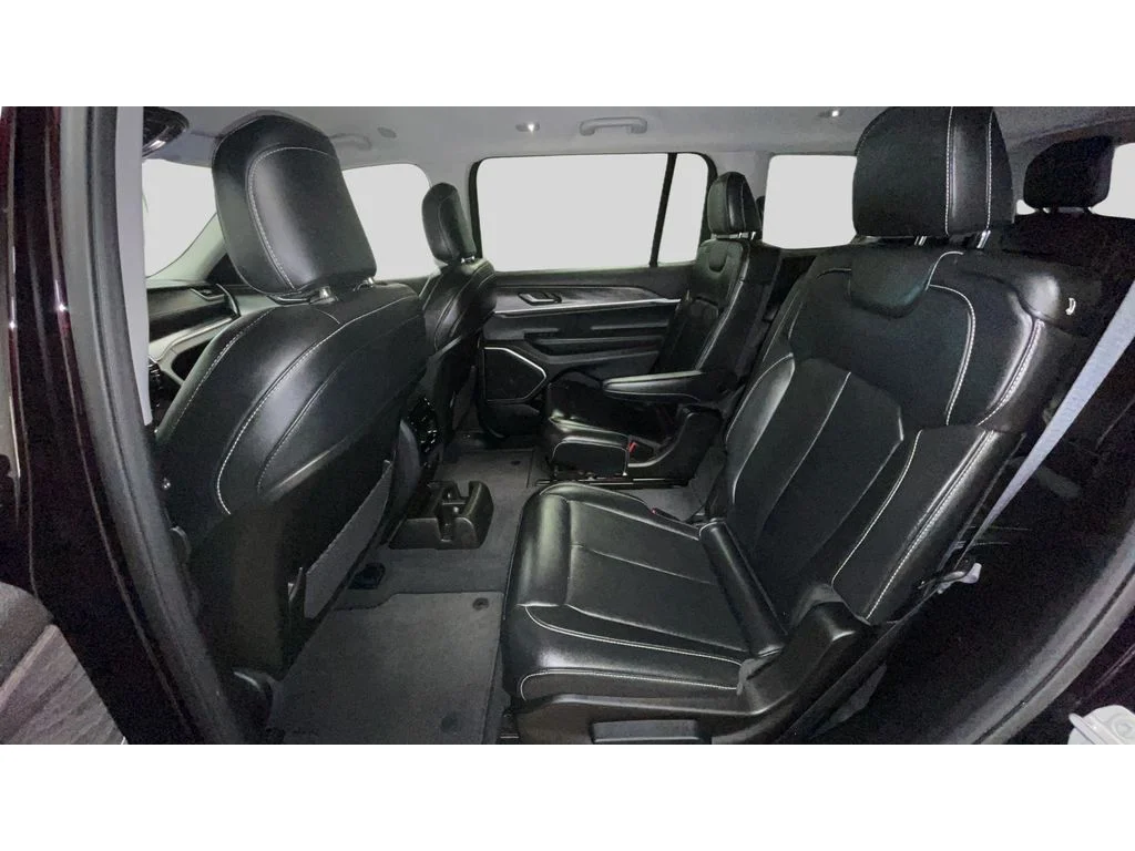 Used 2022 Ember Pearlcoat Jeep Limited image 14