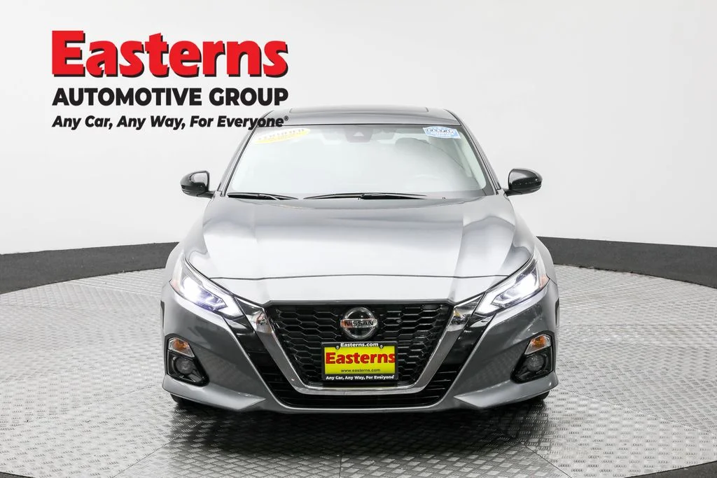 Used 2022 Gray Nissan 2.5 SR image 2