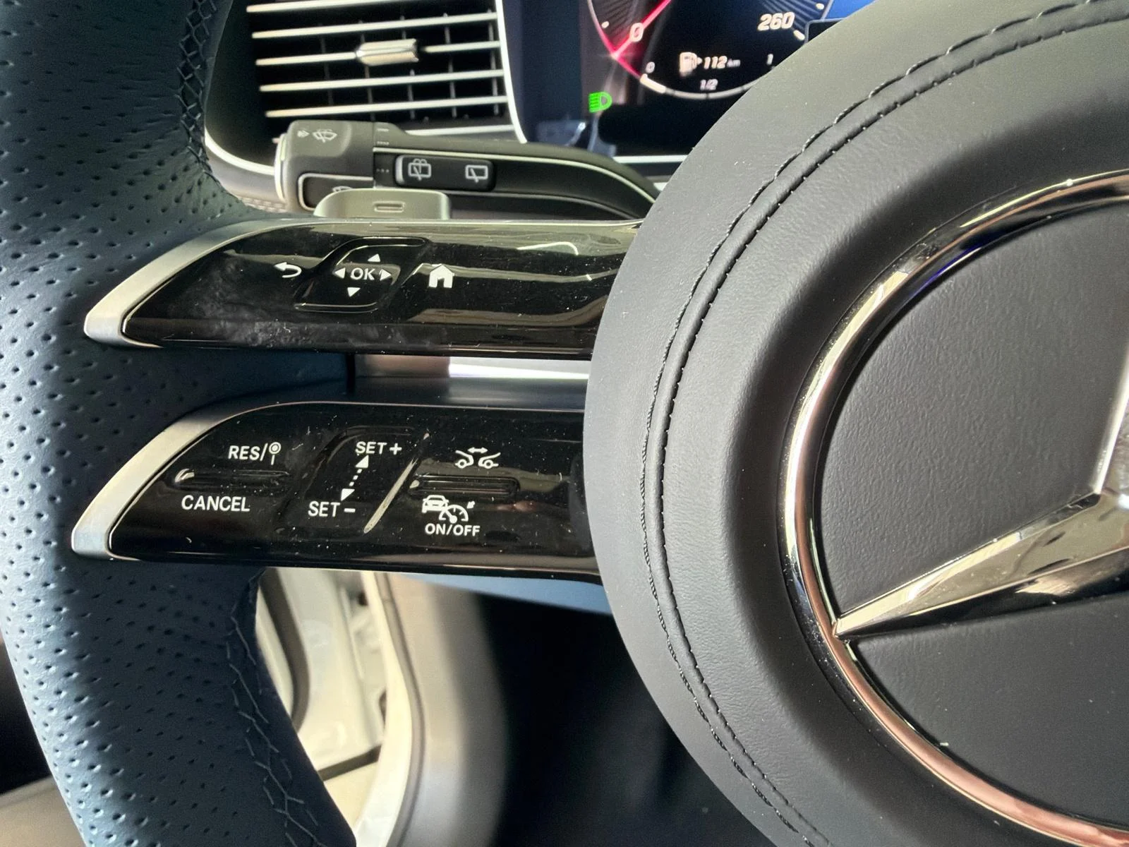 New 2026 White Mercedes-Benz Gls 450 4matic Suv image 17