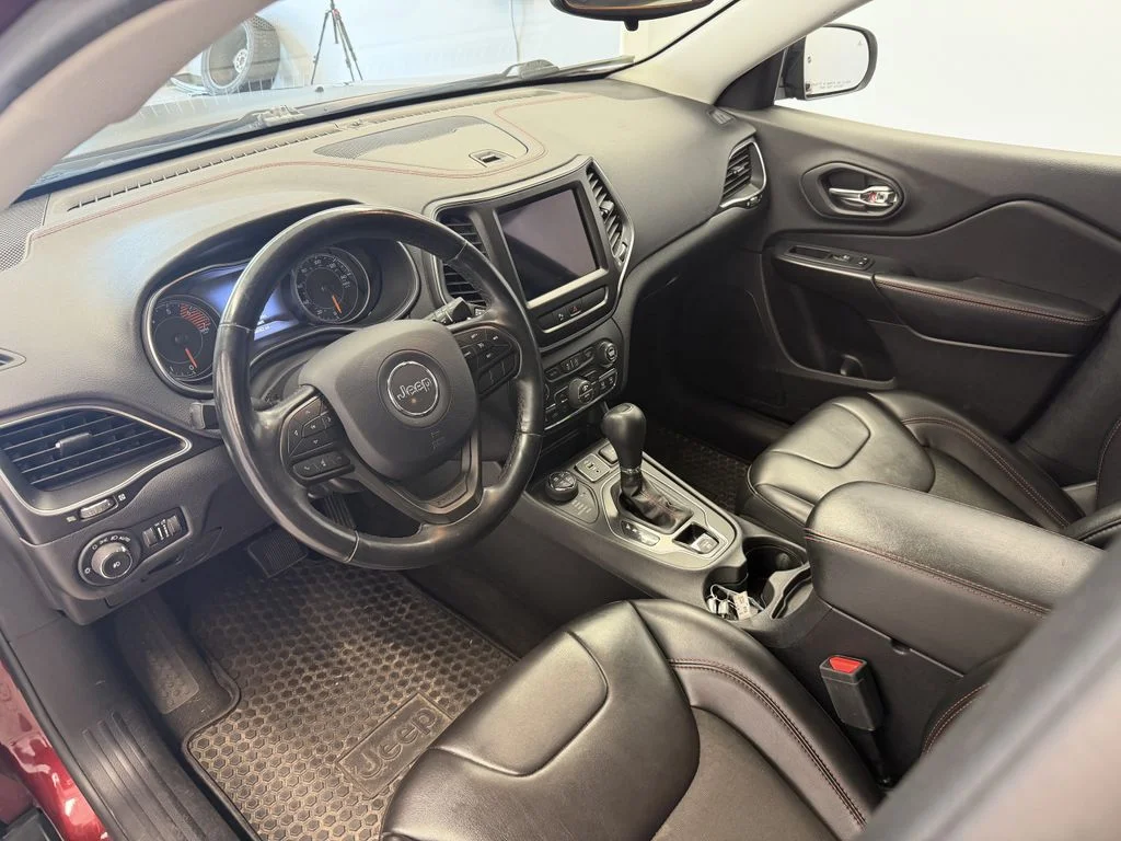 Used 2020 Jeep Cherokee Trailhawk with VIN 1C4PJMBN8LD533271 for sale in Coon Rapids, Minnesota