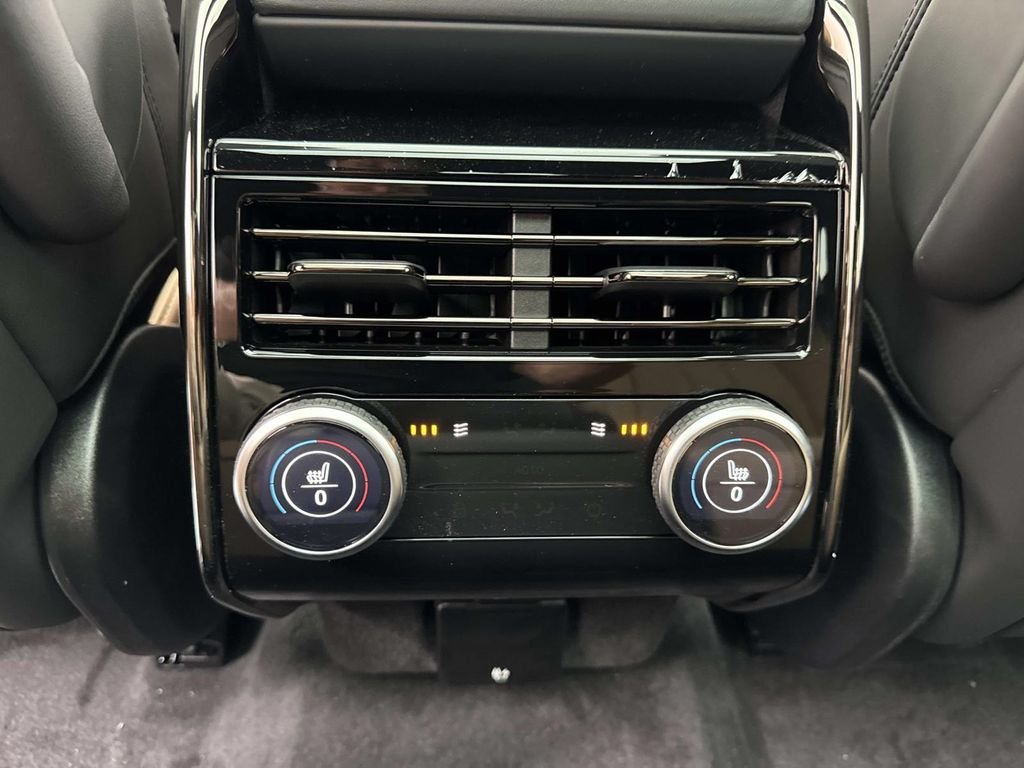 New 2026 Fuji White Land Rover Dynamic SE image 17