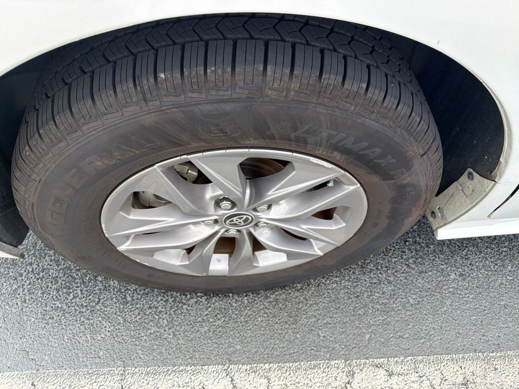 Used 2023 Beige Toyota XLE image 9