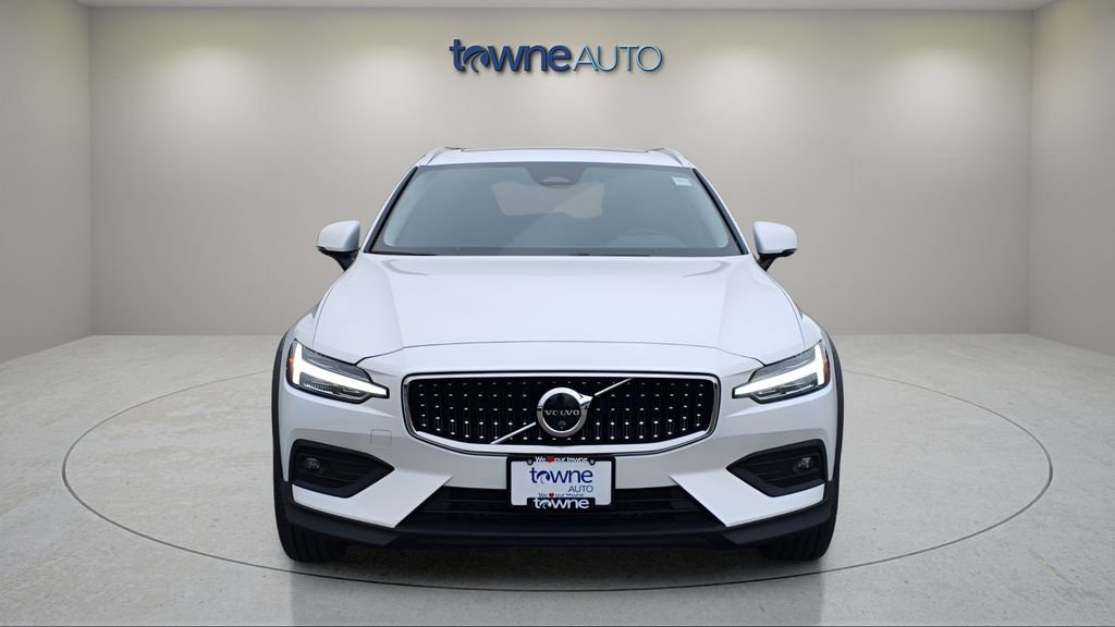 2025 Volvo V60 Cross Country Plus - Photo 8