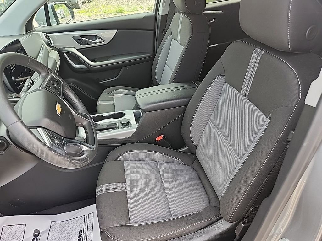 Used 2025 Sterling Gray Metallic Chevrolet 2LT image 21