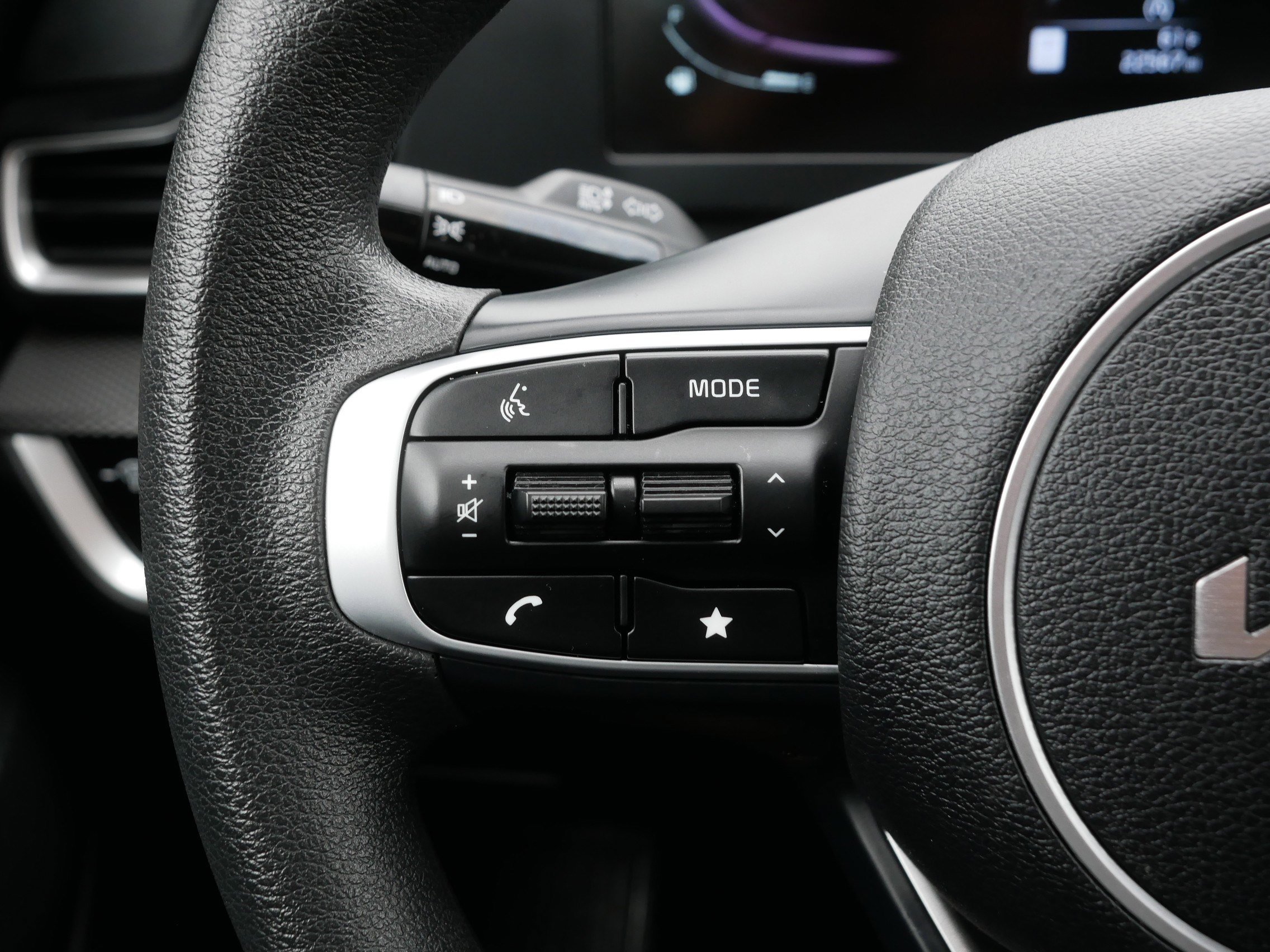 Certified Used 2023 Snow White Pearl Kia LX image 31