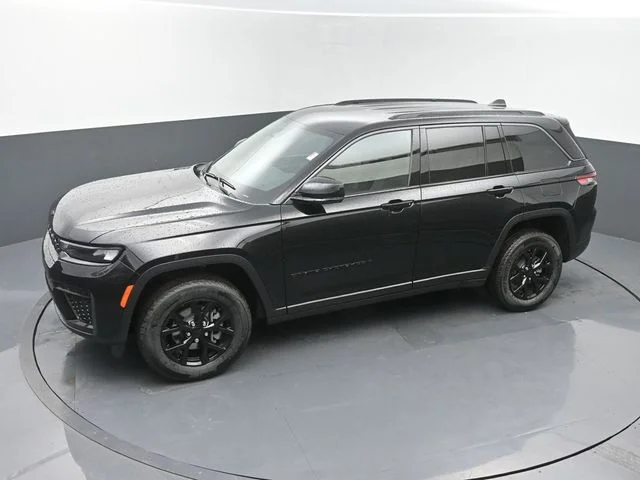New 2026 Diamond Black Crystal Pearl-Coat Exterior Paint Jeep Altitude image 30