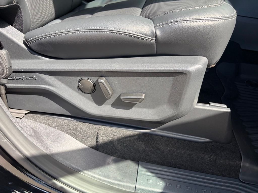 New 2027 Agate Black Metallic Ford MAX Platinum image 31
